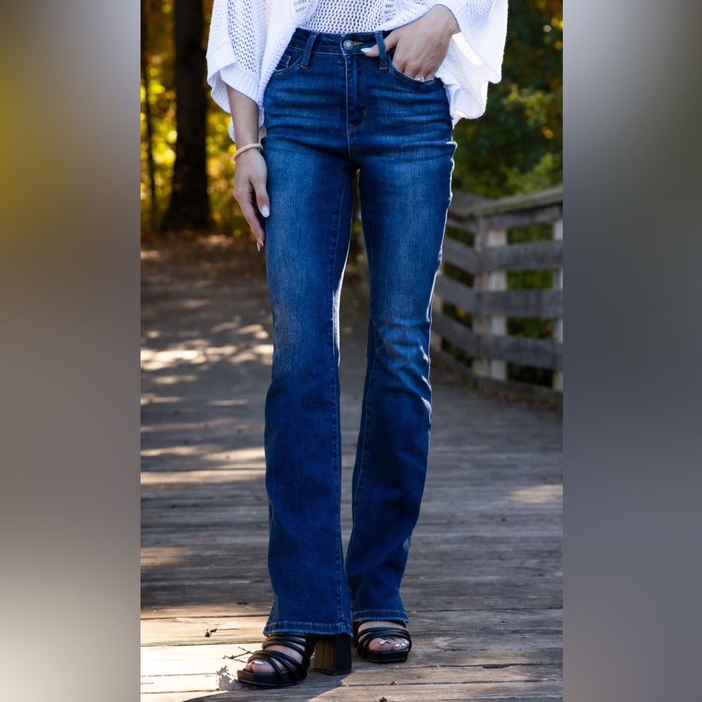 NWT Judy Blue “Kinston” Stretchy High Rise Slit-Hem Bootcut Jeans